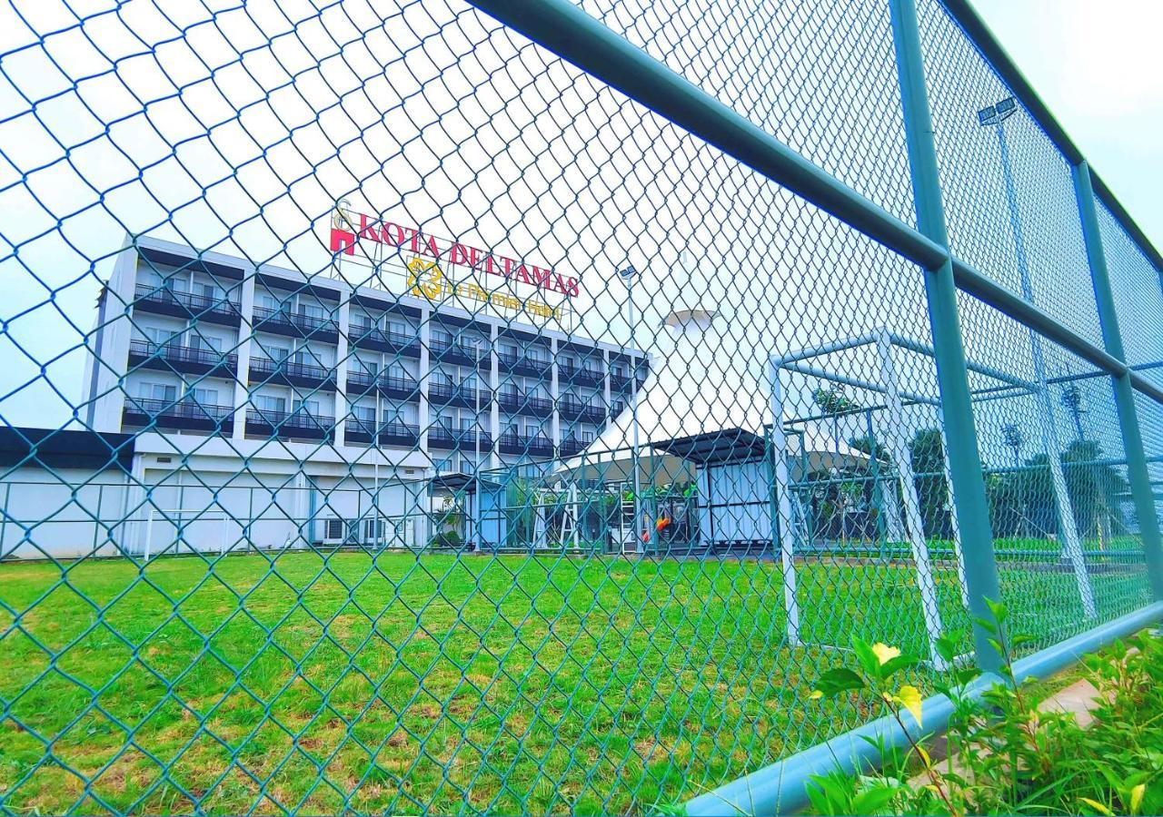 Le Premier Hotel Deltamas Cikarang Exteriör bild