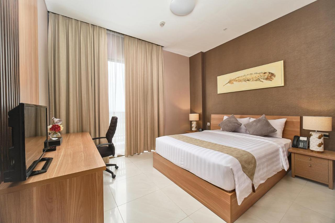 Le Premier Hotel Deltamas Cikarang Rum bild